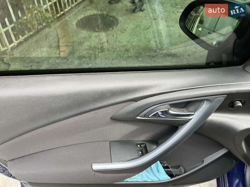 Универсал Opel Astra 2013 в Красилове