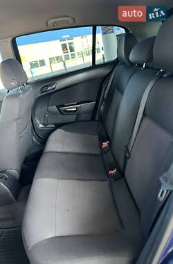 Хэтчбек Opel Astra 2012 в 