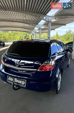 Хэтчбек Opel Astra 2012 в 