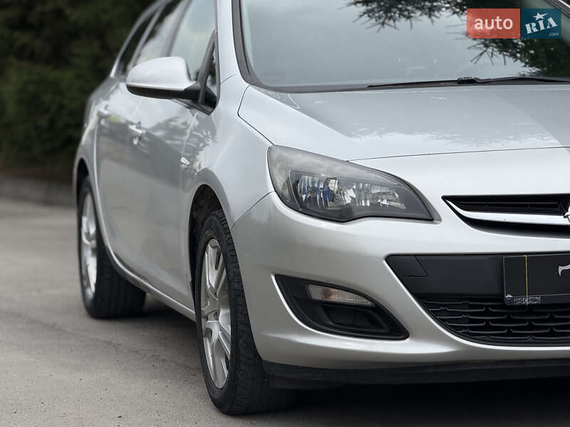 Универсал Opel Astra 2015 в Тернополе