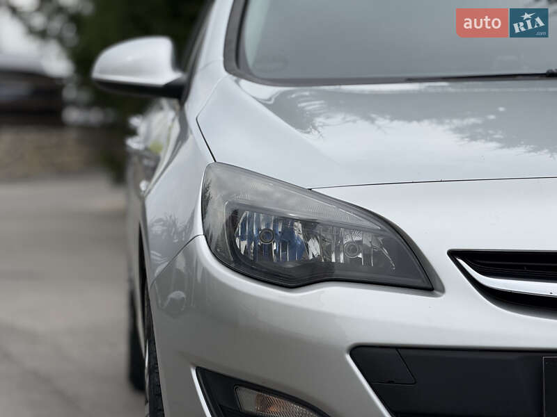 Универсал Opel Astra 2015 в Тернополе