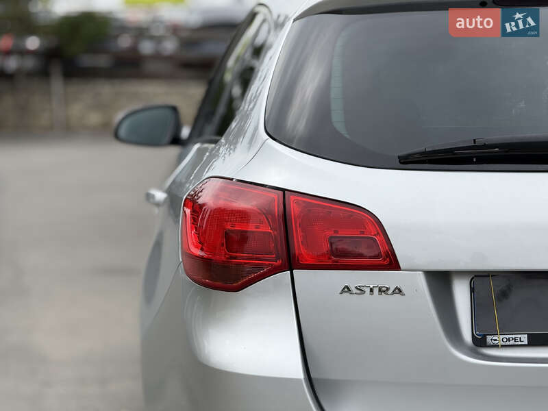 Универсал Opel Astra 2015 в Тернополе