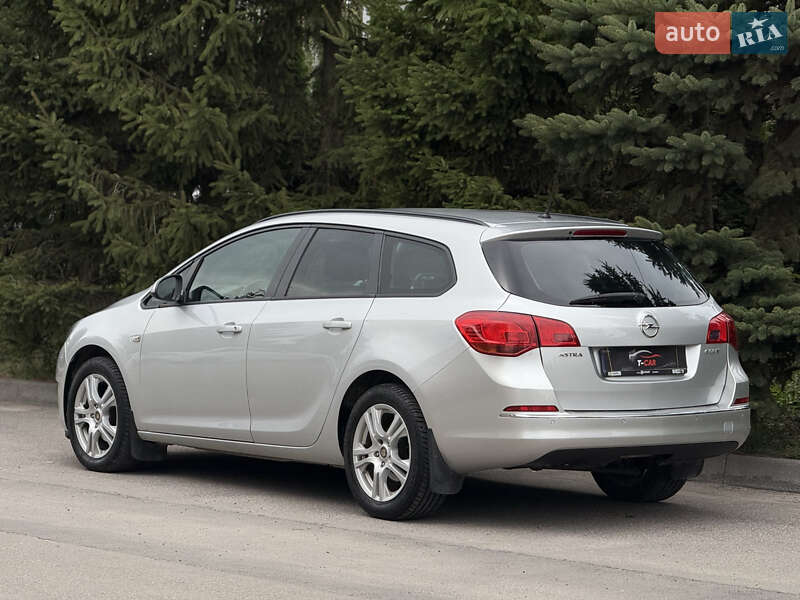 Универсал Opel Astra 2015 в Тернополе