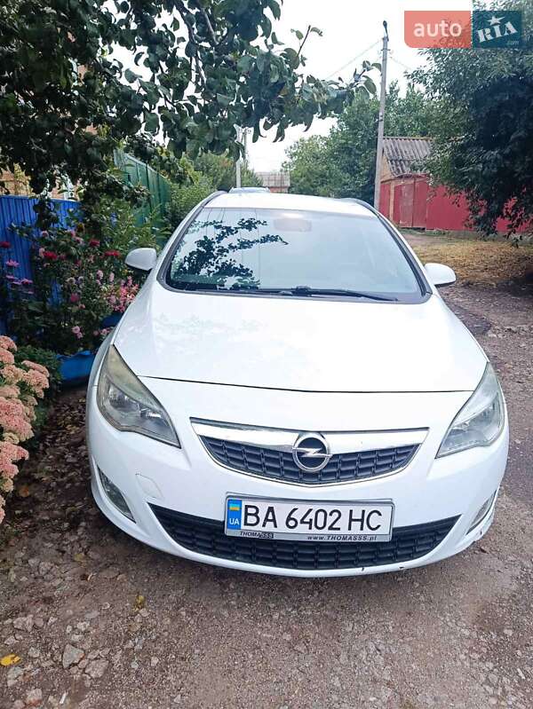 Opel Astra 2011 Opel Astra 2011