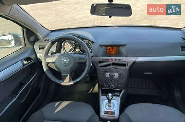 Хетчбек Opel Astra 2005 в 