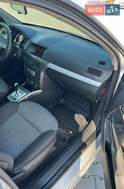 Хетчбек Opel Astra 2005 в 