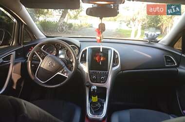 Универсал Opel Astra 2011 в 