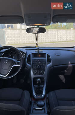 Универсал Opel Astra 2012 в 