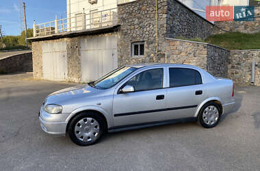 Седан Opel Astra 2005 в 