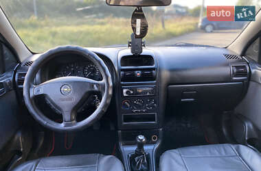 Седан Opel Astra 2005 в 