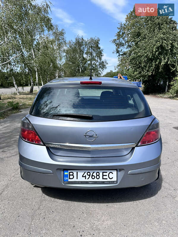 Хэтчбек Opel Astra 2011 в Полтаве
