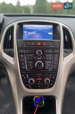 Универсал Opel Astra 2011 в 