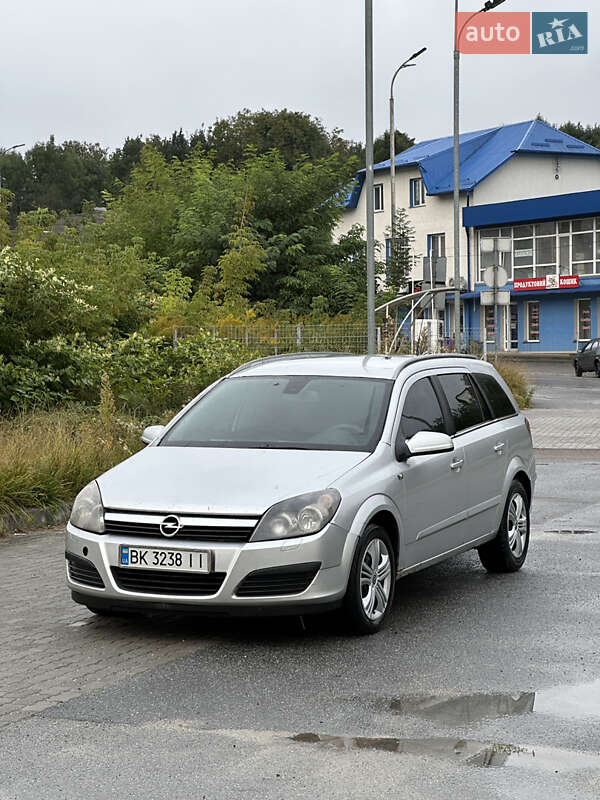 Универсал Opel Astra 2005 в Кременце