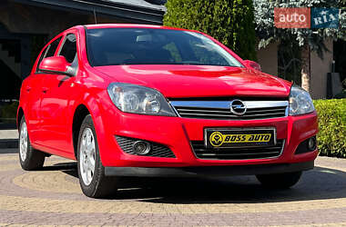 Хэтчбек Opel Astra 2013 в Львове
