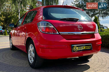 Хэтчбек Opel Astra 2013 в 