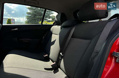 Хэтчбек Opel Astra 2013 в 
