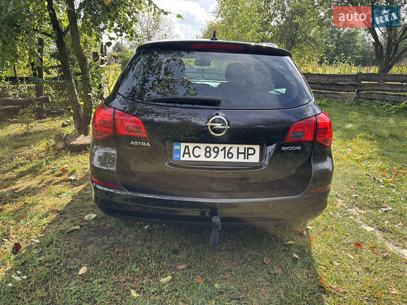 Универсал Opel Astra 2011 в Луцке