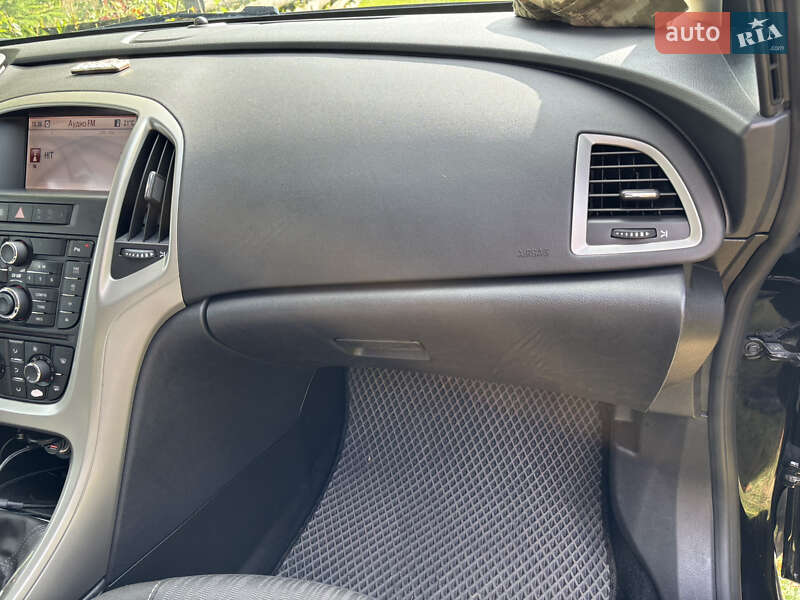 Универсал Opel Astra 2011 в Луцке