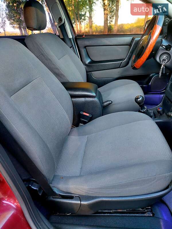 Седан Opel Astra 2008 в Тростянце