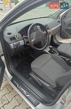 Универсал Opel Astra 2006 в 