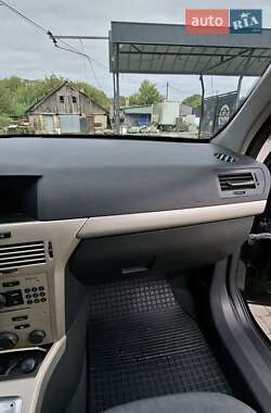 Хэтчбек Opel Astra 2007 в 