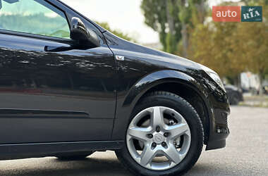 Хэтчбек Opel Astra 2007 в 