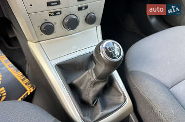 Хэтчбек Opel Astra 2007 в 