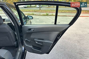 Хэтчбек Opel Astra 2007 в 