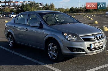 Седан Opel Astra 2012 в Києві