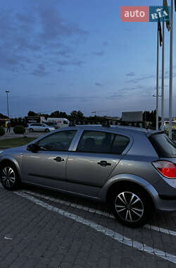 Хэтчбек Opel Astra 2006 в 