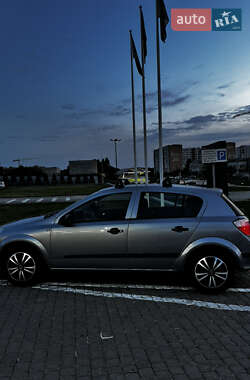 Хэтчбек Opel Astra 2006 в 