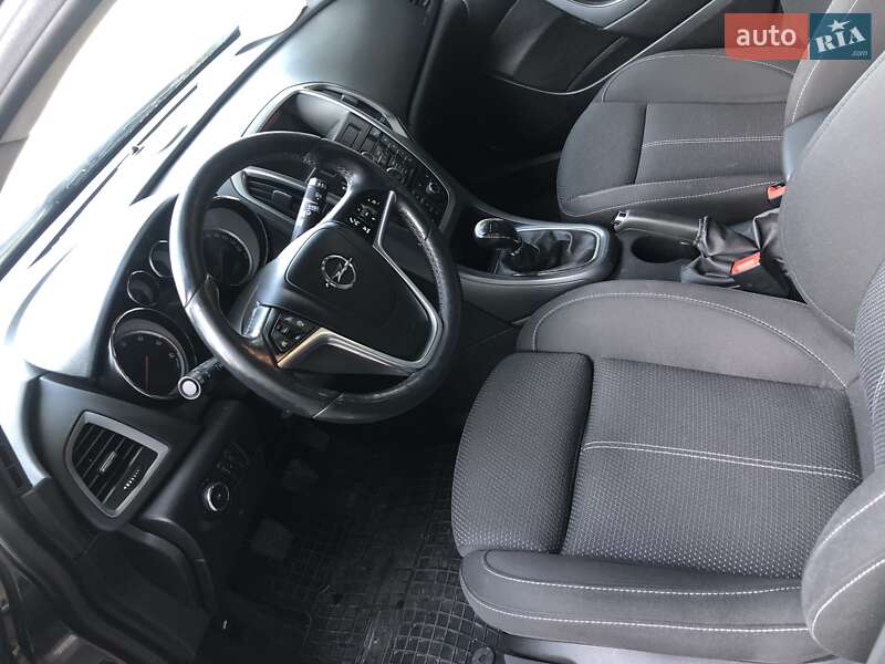 Универсал Opel Astra 2015 в Черновцах