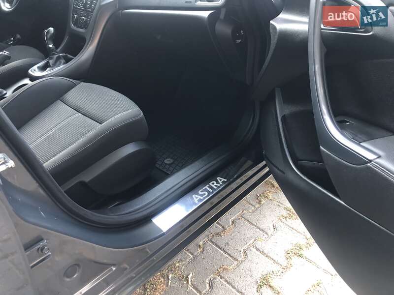 Универсал Opel Astra 2015 в Черновцах