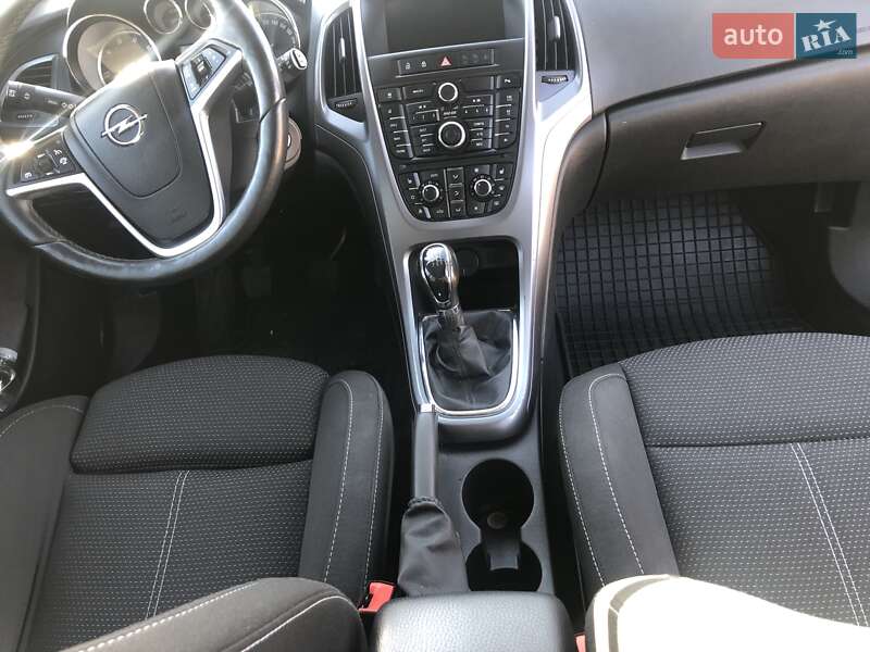 Универсал Opel Astra 2015 в Черновцах