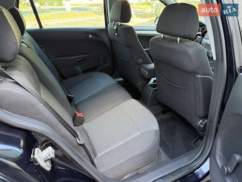 Универсал Opel Astra 2008 в Полтаве