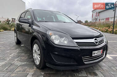 Универсал Opel Astra 2010 в Луцке