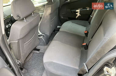 Универсал Opel Astra 2010 в 