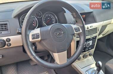 Хэтчбек Opel Astra 2007 в 