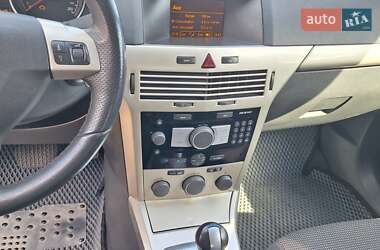 Хэтчбек Opel Astra 2007 в 