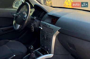 Универсал Opel Astra 2011 в 