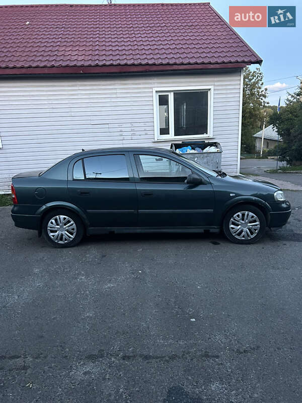 Седан Opel Astra 2004 в Тернополе