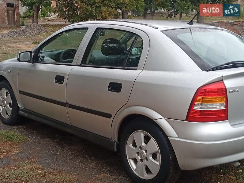 Хэтчбек Opel Astra 2002 в Первомайске