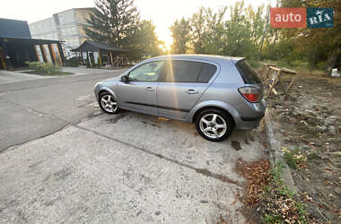 Хэтчбек Opel Astra 2004 в 