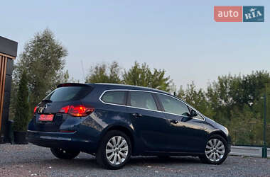 Универсал Opel Astra 2013 в 