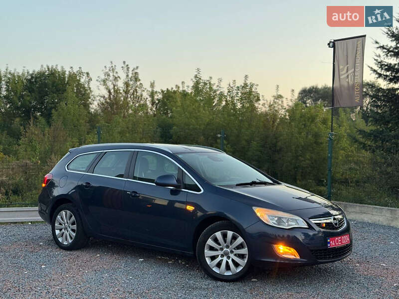 Универсал Opel Astra 2013 в Дрогобыче