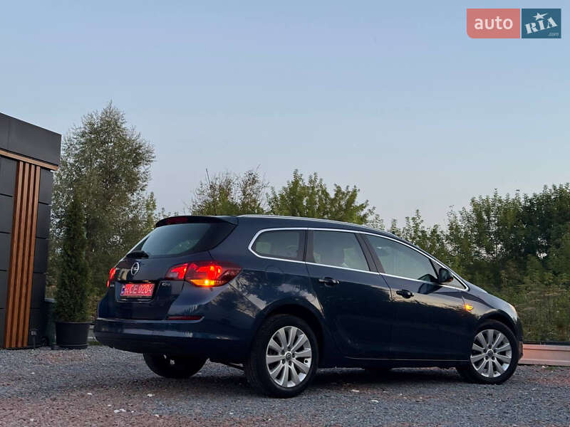 Универсал Opel Astra 2013 в Дрогобыче