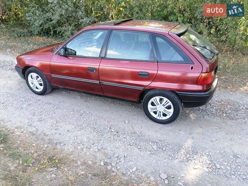 Хэтчбек Opel Astra 1993 в 