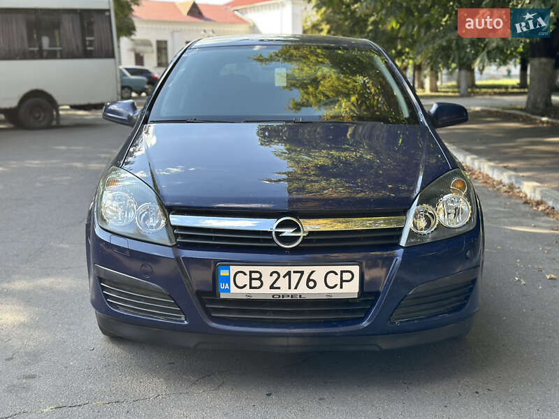 Хэтчбек Opel Astra 2006 в Ромнах