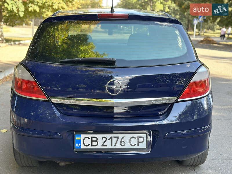Хэтчбек Opel Astra 2006 в Ромнах