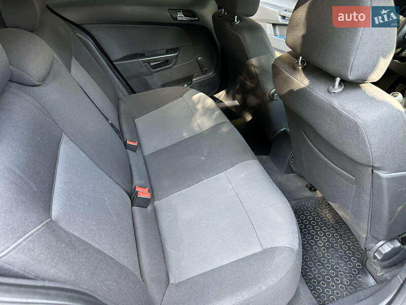 Хэтчбек Opel Astra 2006 в Ромнах